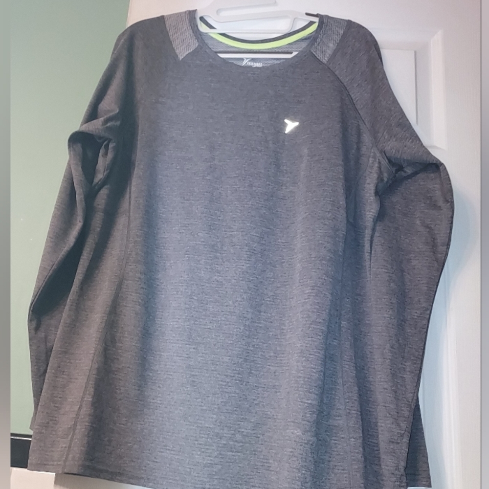 NWOT Old NAVY Gray Long Sleeve Tee with Crew Neck NWOT